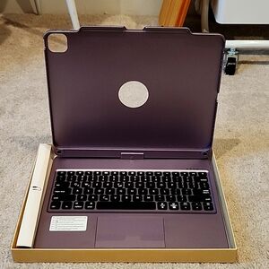 Ipad keyboard case with TouchPad